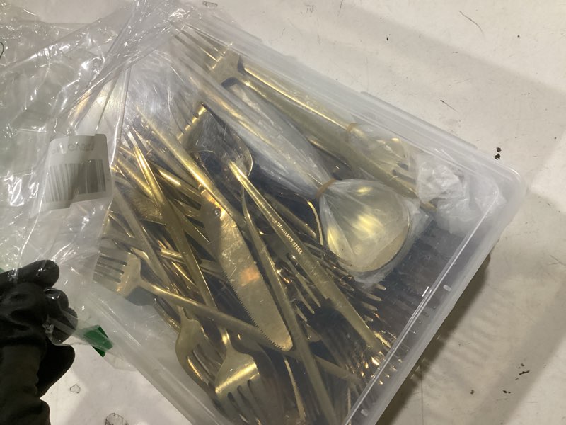 Condition photo showing Good Condition for 90 pcs silverware set for 18, food-grade stainless steel flatware tableware cutlery set include spoon fork knife, dishwasher safe mirror polished utensils for home, restaurant, kitchen(gold)