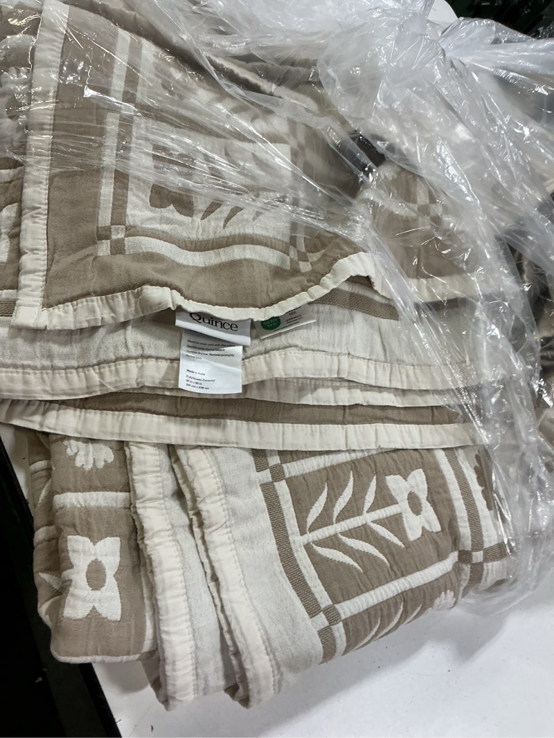 Condition photo showing Good Condition for organic cotton jacquard floral coverlet organic cotton jacquard floral coverlet organic cotton jacquard floral coverlet organic cotton jacquard floral coverlet organic cotton jacquard floral coverlet organic cotton jacquard floral coverlet color: toffee  size: 91x93