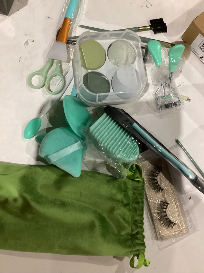 Condition photo showing Good Condition for Makeup Brushes 30 Pcs Makeup Kit,Foundation Brush Eyeshadow Brush Make up Brushes Set (Green, 30 Piece Set) 30 Piece Set Green