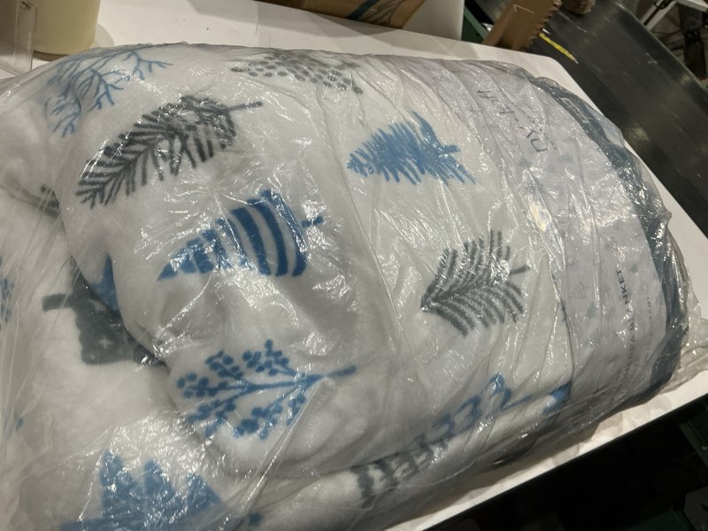 Condition photo showing Good Condition for ny loft sherpa fleece full/queen size blanket | velvet plush soft thick fleece reversible to sherpa | ultra warm & cozy bed blanket | holiday blanket for bed (full/queen 90" x 90" | blue/clay)