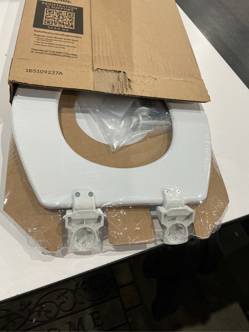 Condition photo showing Good Condition for bemis 500ec 390 toilet seat with easy clean & change hinges, 1 pack round, cotton white