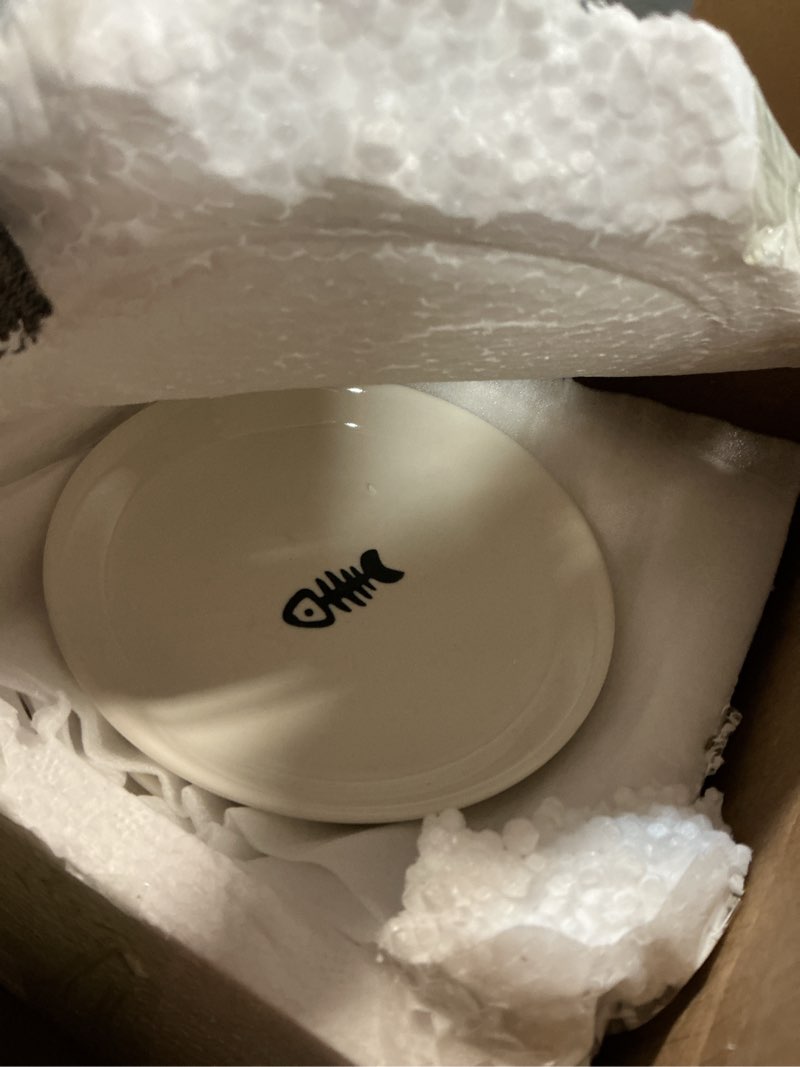 Condition photo showing Good Condition for dorakitten ceramic cat bowls - 10 pack, no whisker fatigue wide shallow cat dishes with non-slip silicone bottom, pet food & water plates, 15cm diameter 10pcs fish bone