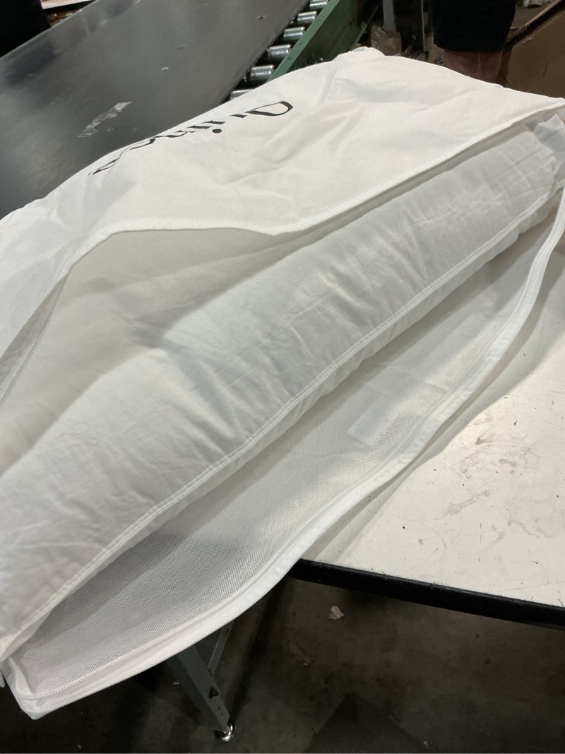 Condition photo showing Good Condition for quince luxe goose down pillow, king, medium