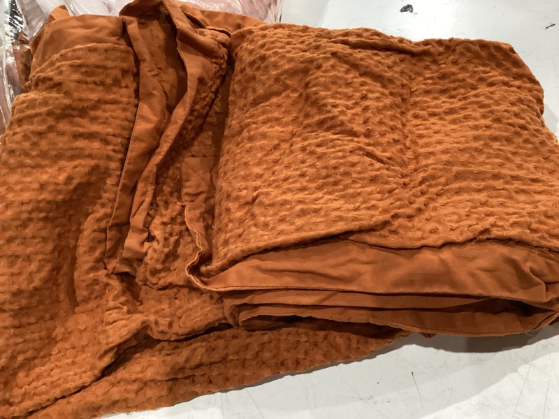 Condition photo showing Good Condition for bedsure cotton duvet cover king - 100% cotton waffle weave terracotta duvet cover king size, purewoven breathable bedding set for all season, 3 pieces, 104"x90" king (104" x 90") 07 - terracotta (no comforter)