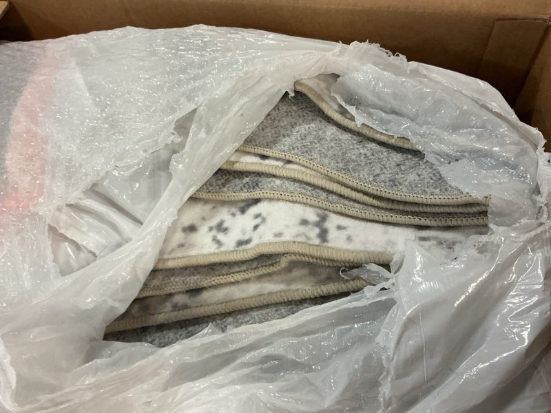 Condition photo showing Good Condition for 6x9 area rugs for living room - washable rug modern abstract soft large neutral non-slip carpet indoor floor stain resistant thin carpets for bedroom dining room farmhouse nursery home office grey grey 6' x 9' (rectangular)