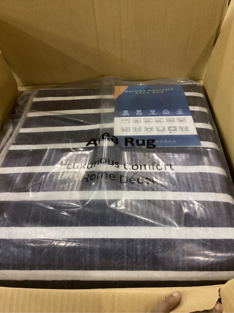 Machine washable area rug