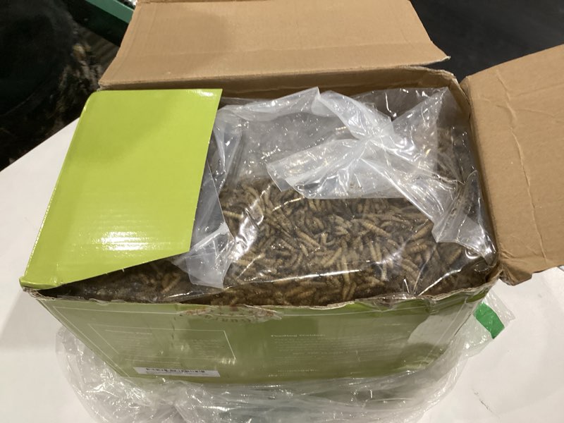 Condition photo showing New/Like New for 5LB Dried Black Soldier Fly Larvae, 100% Natural Non-GMO Chicken Feed, More Calcium Than Dried Mealworms, High Protein Chickens Treats for Laying Hen, Wild Birds, Ducks 5 Pound (Pack of 1)