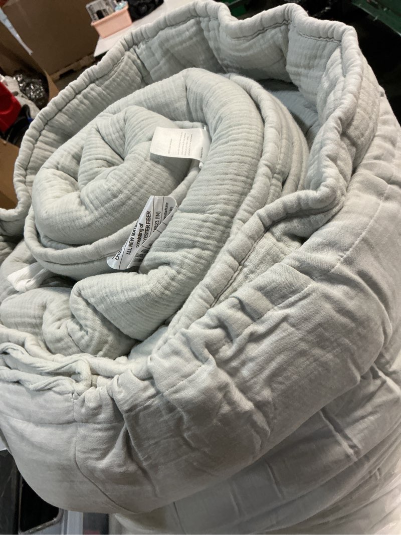 Condition photo showing As Is for quince organic airy gauze dream quilt, king/cal king, mist