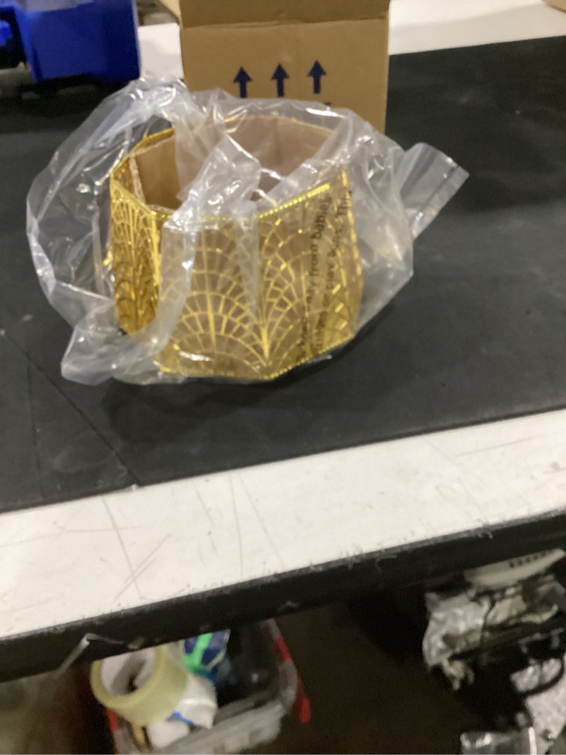 Condition photo showing Good Condition for 3 wick candle holder, golden shell design candle jar holder for 4-inch diameter jars (5.25" d x 3.5" h) (golden)