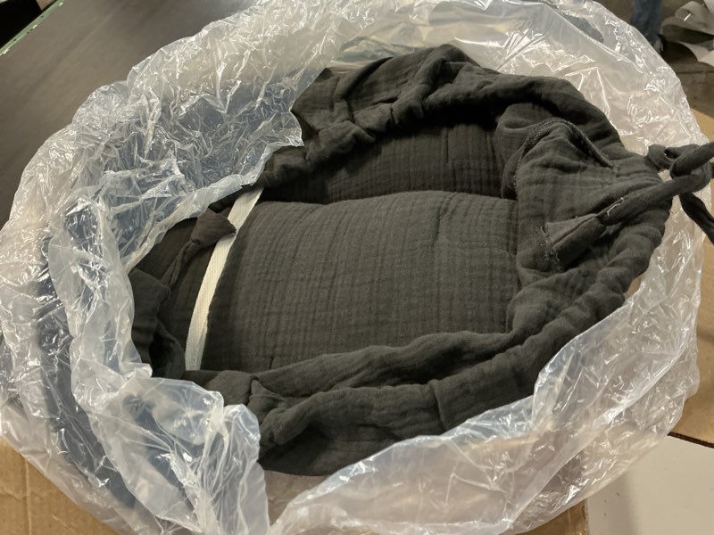 Condition photo showing Good Condition for quince  organic cotton gauze dream quilt, king/cal king, charcoal