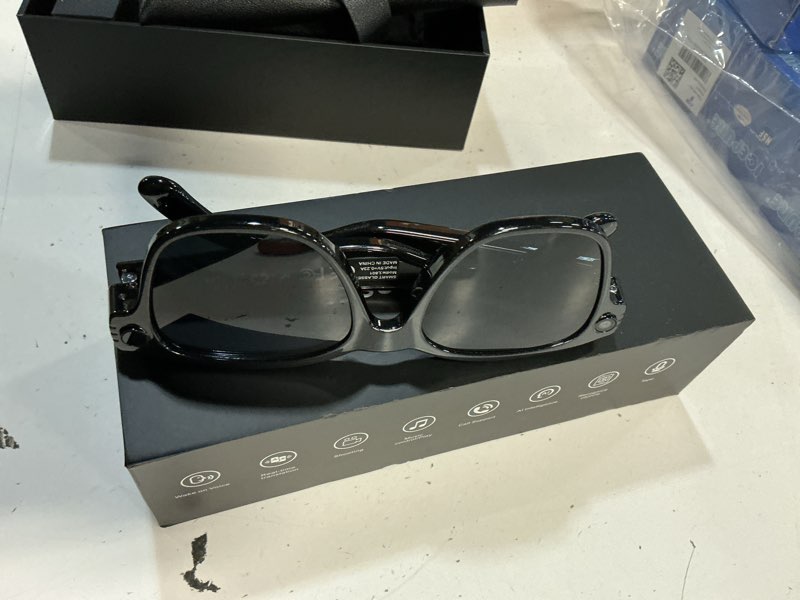 Condition photo showing Good Condition for nemheng ai smart glasses with 800mp camera – real-time translation in 139 languages,1200p video recording,open-ear audio,object recognition for ios android glossy black