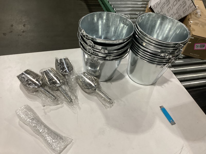 Stainless steel bucks/pales 16 count with 4 icescoopers