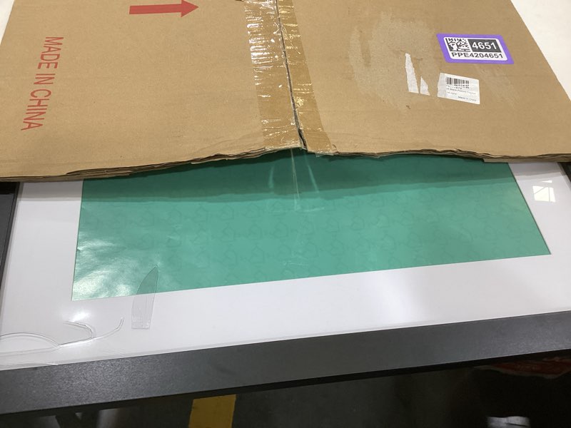 Condition photo showing Good Condition for lavie home 20x24 picture frame black poster frame,display pictures 16x20 with mat or 20x24 without mat, stable and sturdy frame and polished plexiglass, horizontal and vertical format of the walls 20x24 black