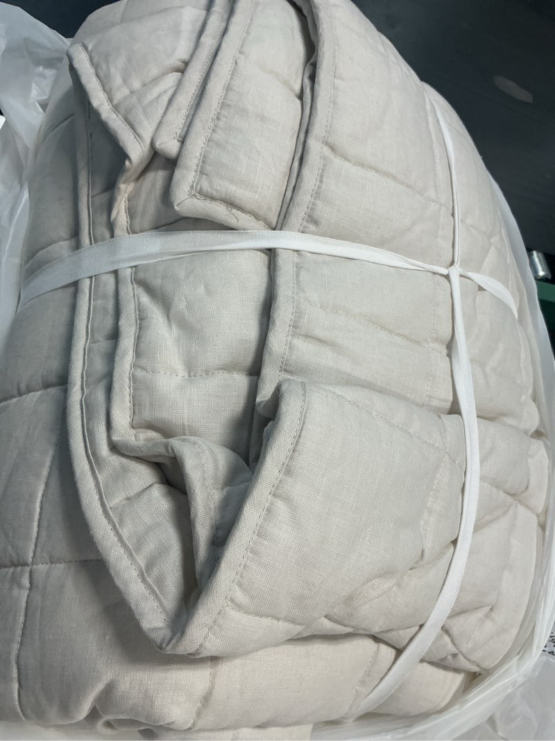 Condition photo showing Good Condition for quince european linen box quilt, full/queen, sand