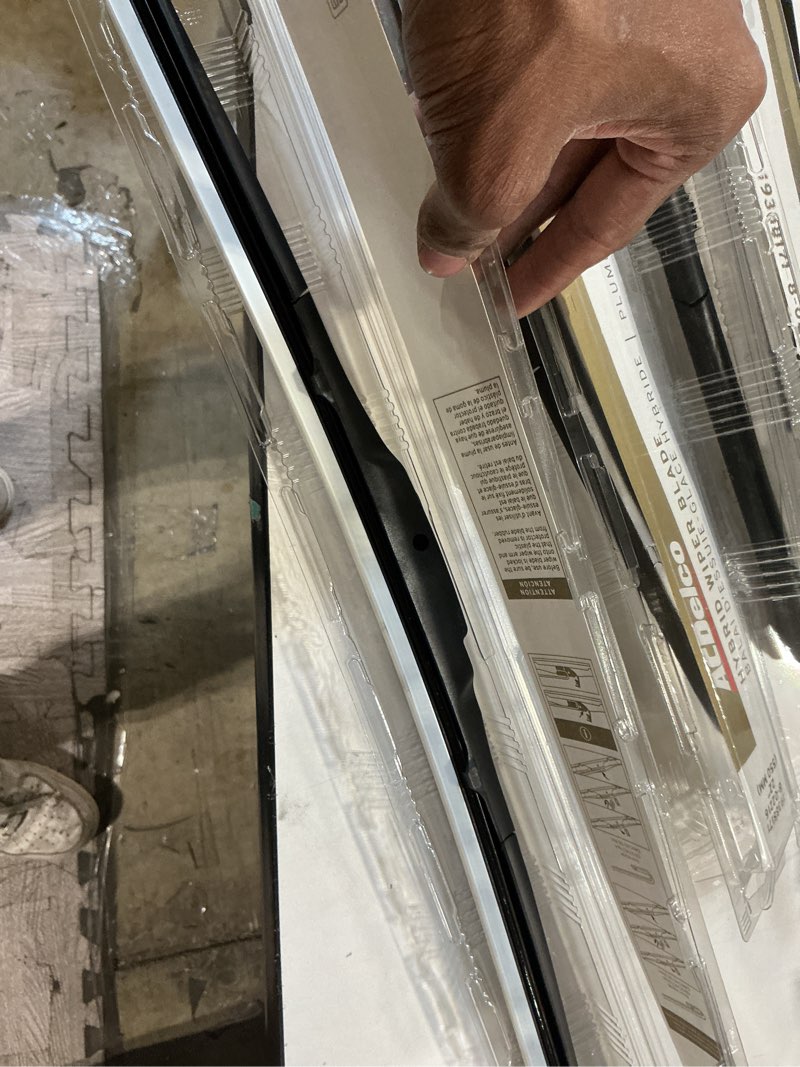 Condition photo showing Good Condition for acdelco gold 8-02216 (19388171) hybrid wiper blade, 22.0 in
