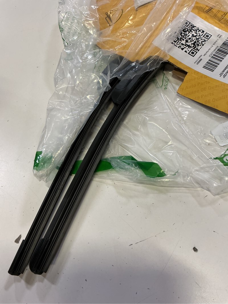 Condition photo showing Good Condition for raidbee® 22"+20" silicone windshield wiper blades replacement for toyota tacoma 2016-2023 4runner 2003-2009 jeep compass 2007-2017 chevrolet camaro 2016-2023 corvette 2014-2019 subaru brz 2013-2020 22" + 20"(j hook) silicone wipers