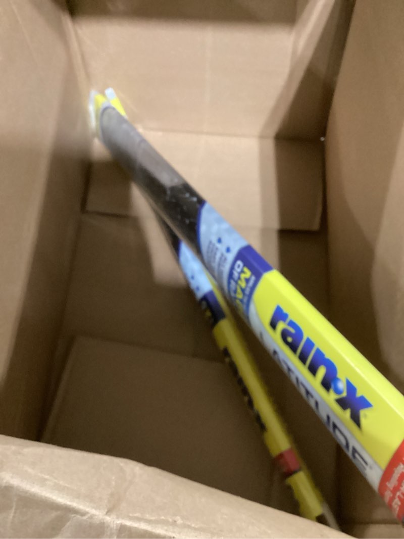 Condition photo showing Good Condition for Rain-X 810195 Latitude 2-In-1 Water Repellent Wiper Blades, 26" and 17" Windshield Wipers (Pack Of 2), Automotive Replacement Windshield Wiper Blades With Patented Rain-X Water Repellency Formula 26" and 17" Latitude
