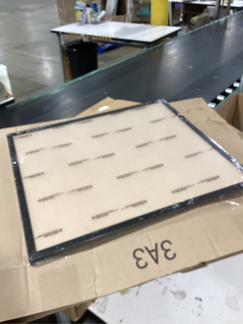 Condition photo showing New/Like New for mennthui 18x20 black picture frame, wall mounting horizontally or vertically, decoration for photos, paintings, posters, artwork