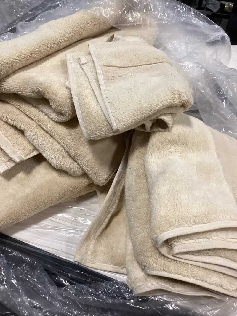 Condition photo showing Good Condition for riverside luxury 6 piece towel set, 2 bath towels, 2 hand towel, 2 wash cloths, 100% cotton, 600 gsm hotel quality, soft, highly absorbent towels for bathroom, tan towel sets tan towel sets - 6 pack