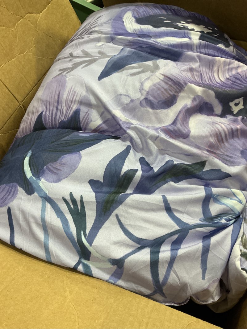 Condition photo showing Good Condition for ( similar to stock photo) Lavender Purple Floral Comforter Set Flower Bed in a Bag, Elegant Comforter with Sheet Set, Soft Microfiber Bedding Set for All Season