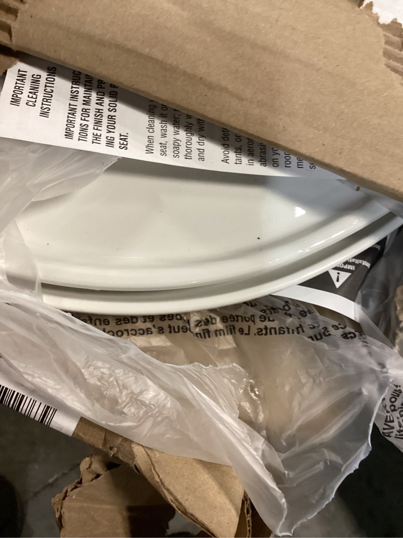 Condition photo showing Good Condition for bemis 730slec slow close toilet seat, easy clean hinges and durable plastic seat, made in usa, round, white