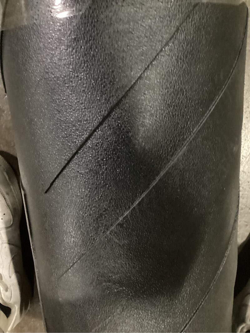 Condition photo showing Good Condition for rough country rubber bed mat for 2019-2022 ram 1500 | 5'7" bed - rcm685 - black