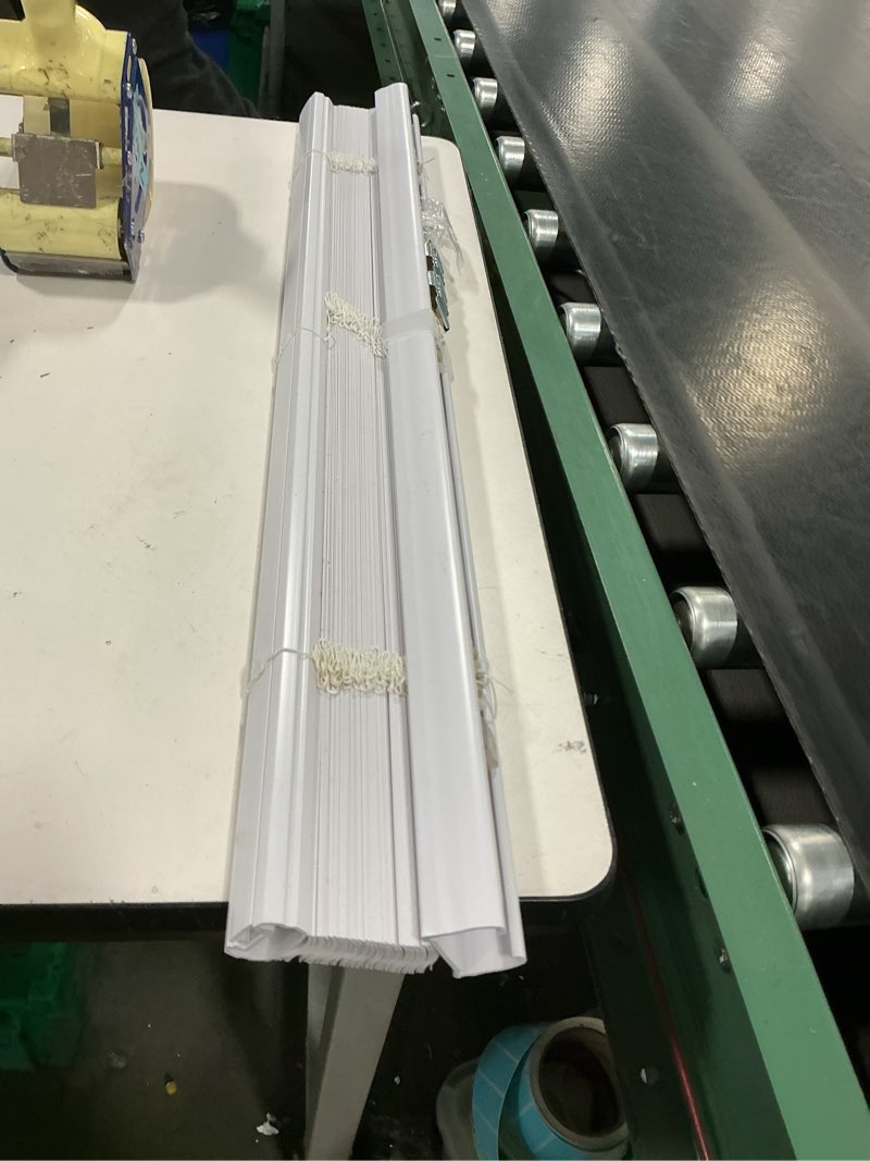 Condition photo showing Good Condition for Persiana veneciana, blanco, 34x61