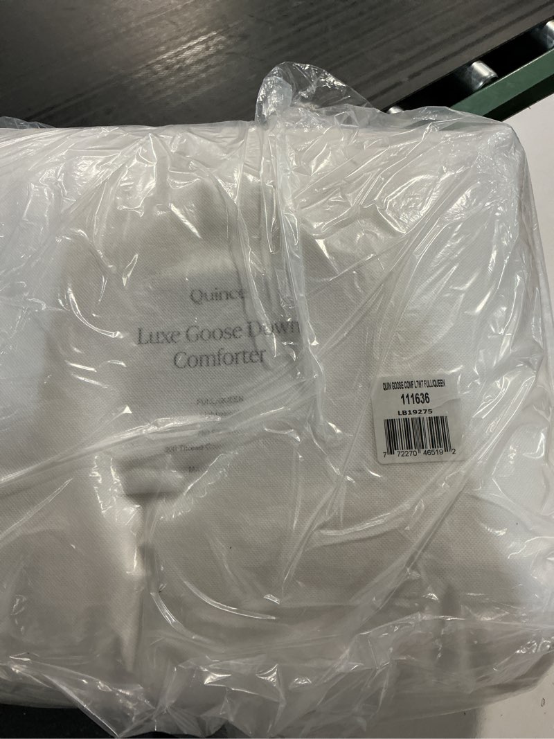 Condition photo showing New/Like New for quince luxe down comforter full queen