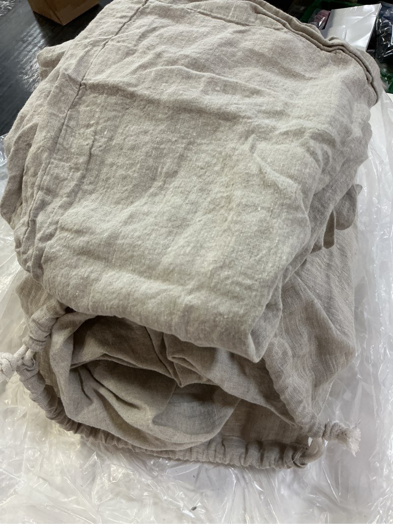 Condition photo showing Good Condition for european linen sheet set, queen, natural chambray