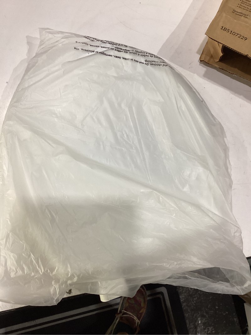 Condition photo showing New/Like New for mayfair caswell modern slow close toilet seat, easy clean hinges and durable plastic seat, made in usa, round, white round 1 seat