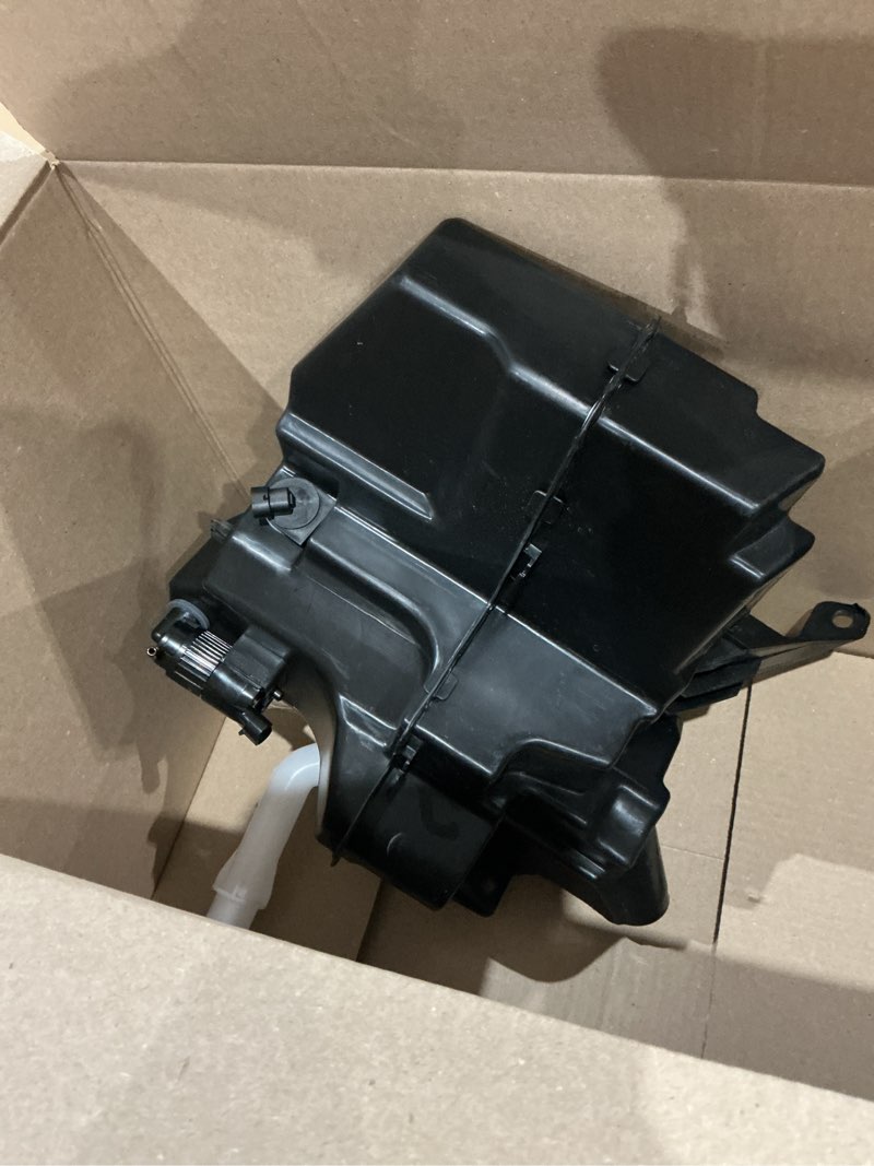 windshield washer fluid reservoir tank bottle with pump 