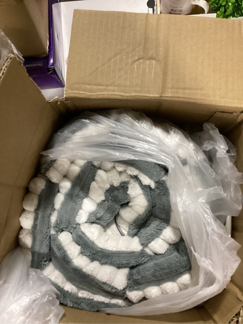 Condition photo showing Good Condition for couch cushion cover for dogs sofa cover washable pet love seat couch covers for sofa slipcovers couch protector blanket for dog sofa cushion covers for pet washable pad blue grey 70x180cm/27.6x70.9in 27.6x70.9in/70x180cm with pet hair remover blue grey