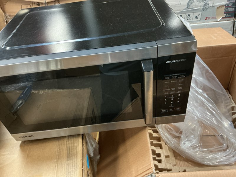 Condition photo showing Good Condition for toshiba 2.2 cu. ft. 24.4'' microwave oven in stainless steel