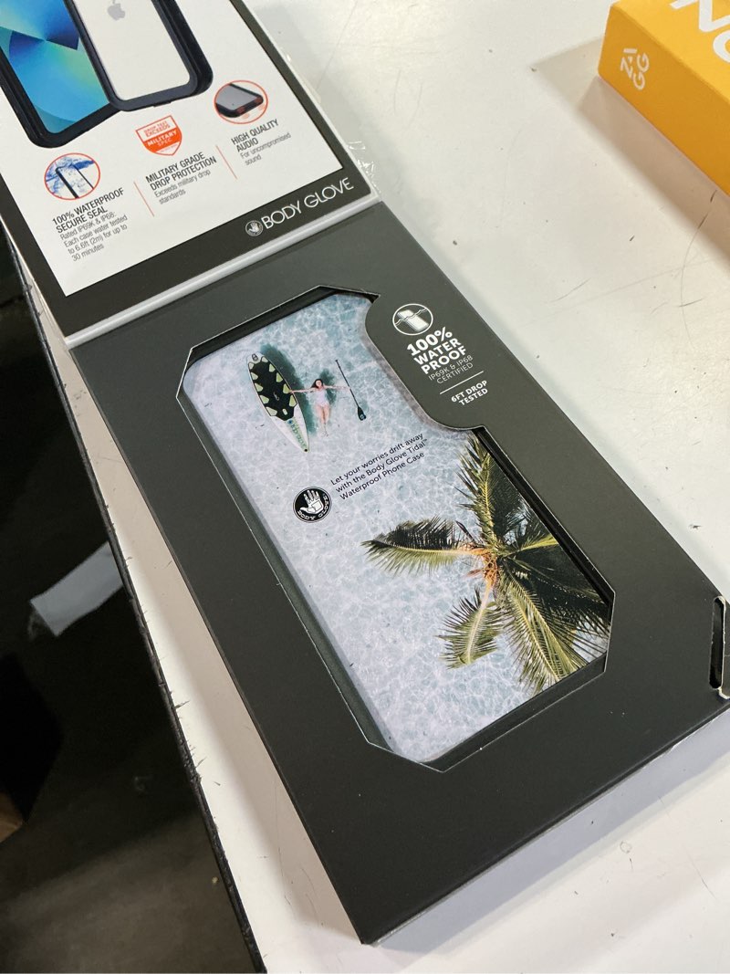 Condition photo showing Good Condition for body glove tidal waterproof phone case for iphone 13 - black/clear
