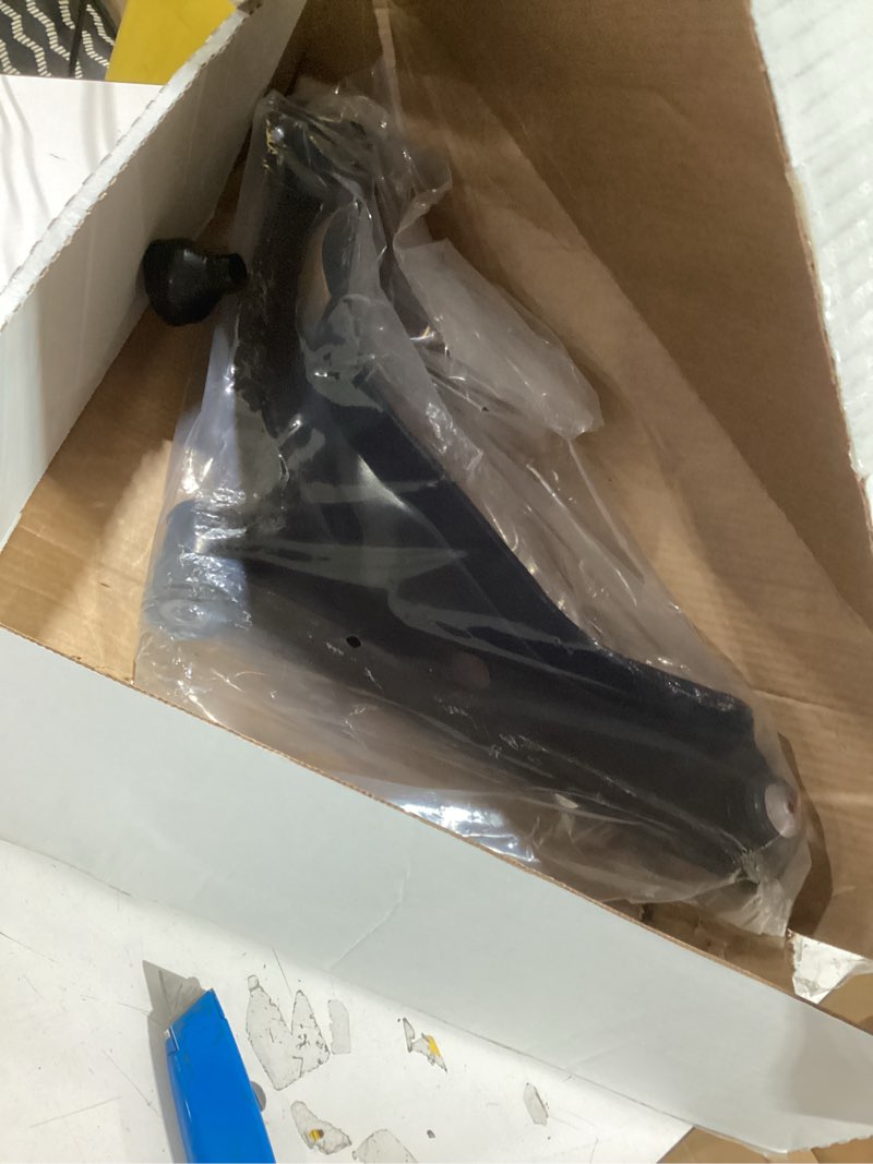 Condition photo showing Good Condition for moog rk623209 front right lower suspension control arm and ball joint assembly for ford escape