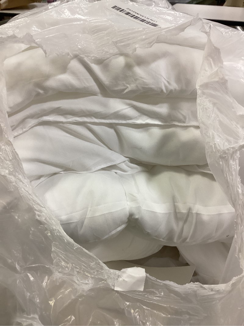 Condition photo showing As Is for HYMOKEGE white Duvet Cover Queen Size, Ultra Soft 3-Piece Seersucker Duvet Cover Set with Zipper Closure, Soft Brushed Microfiber Bedding Set with 8 Corner Ties (90\\\"x90\\\", 2 Pillowshams) Queen(90\\\"×90\\\") 02 - Light Grey COMFORTER ONLY