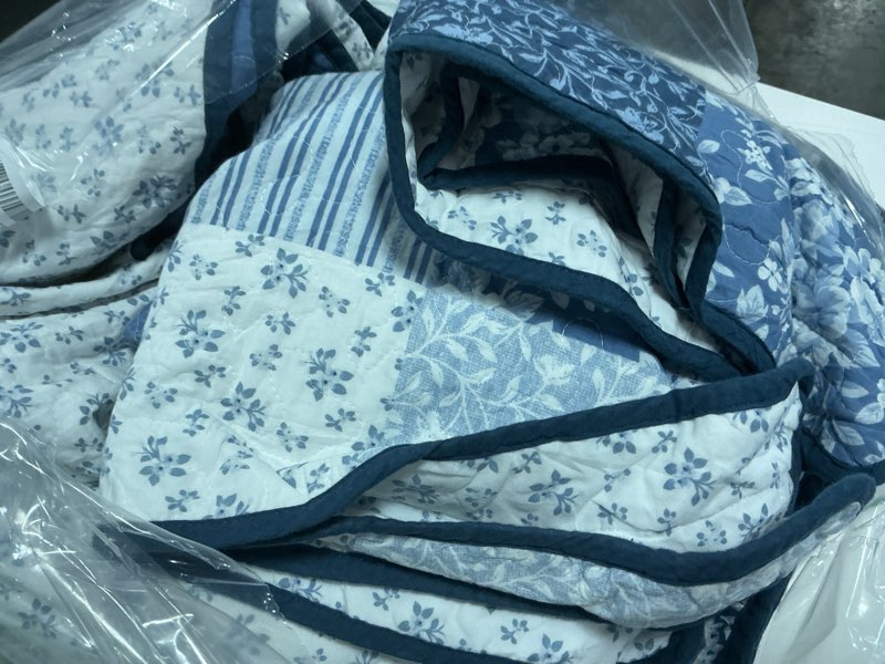 Condition photo showing Good Condition for queen bedspreads 102x120 - farmhouse plaid paisley floral reversible oversized queen quilt set, 3-piece lightweight thin comforter bedding coverlet set, 100% cotton, blue/white blue/white queen(102"x120")