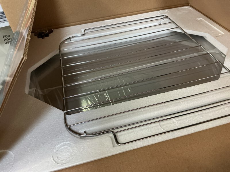 Condition photo showing Good Condition for black + decker crisp 'n bake pro 6-slice air fryer toaster oven with basket, pan, rack & tray, stainless steel