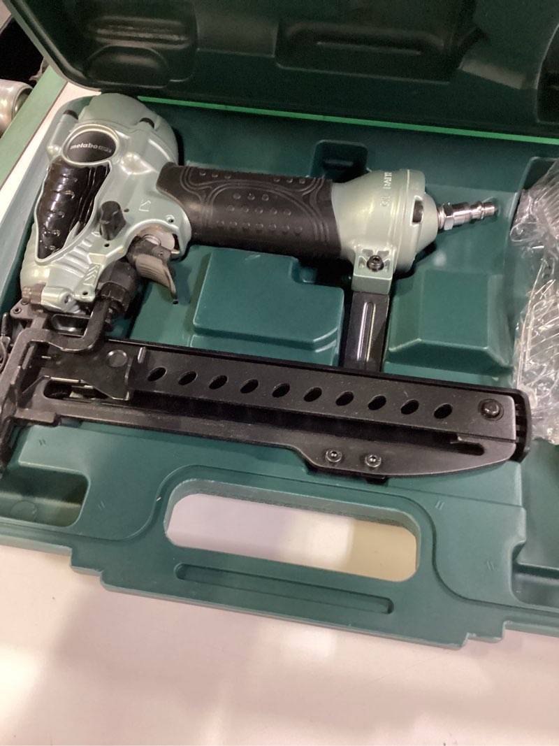 Condition photo showing Good Condition for metabo hpt 18-gauge 1/4-in narrow crown finish pneumatic stapler
