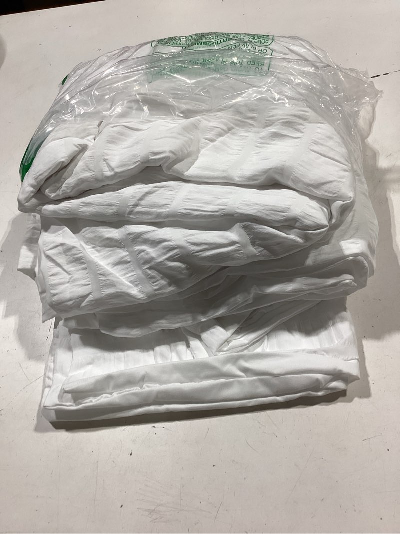 Condition photo showing Good Condition for avelom white duvet cover queen (90 x 90 inches)? 3 pieces (1 duvet cover + 2 pillow cases) stripe zipper closure corner ties soft washed microfiber duvet cover for men, women white queen(90''x90'')