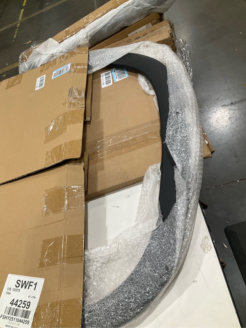 Condition photo showing Good Condition for gxarts black right passenger side rear fender flare 84417154 compatible with chevrolet traverse 2018-2023