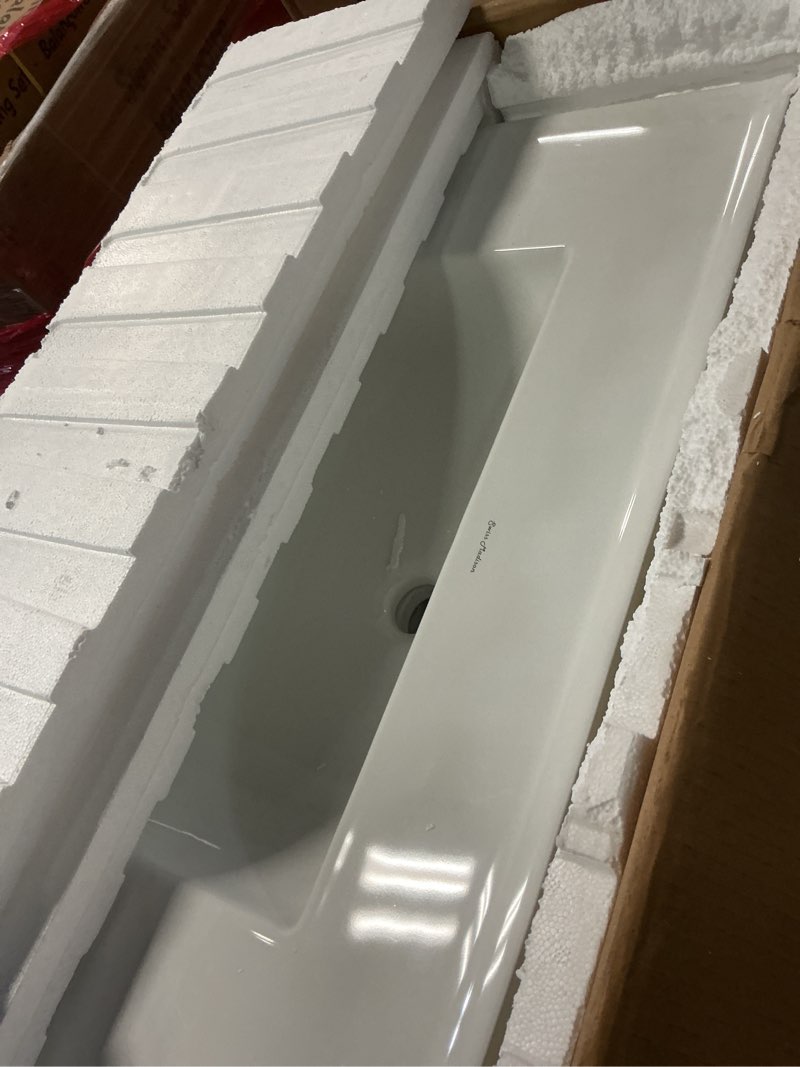 Condition photo showing Good Condition for 30" Zero Hole Vanity Sink Top in Glossy White