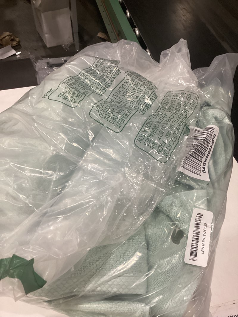 Condition photo showing Good Condition for lacoste heritage supima cotton 6-piece towel set, 2 bath towels, 2 hand towels, 2 washcloths, mint – highly absorbent & quick drying, bathroom essential, machine washable