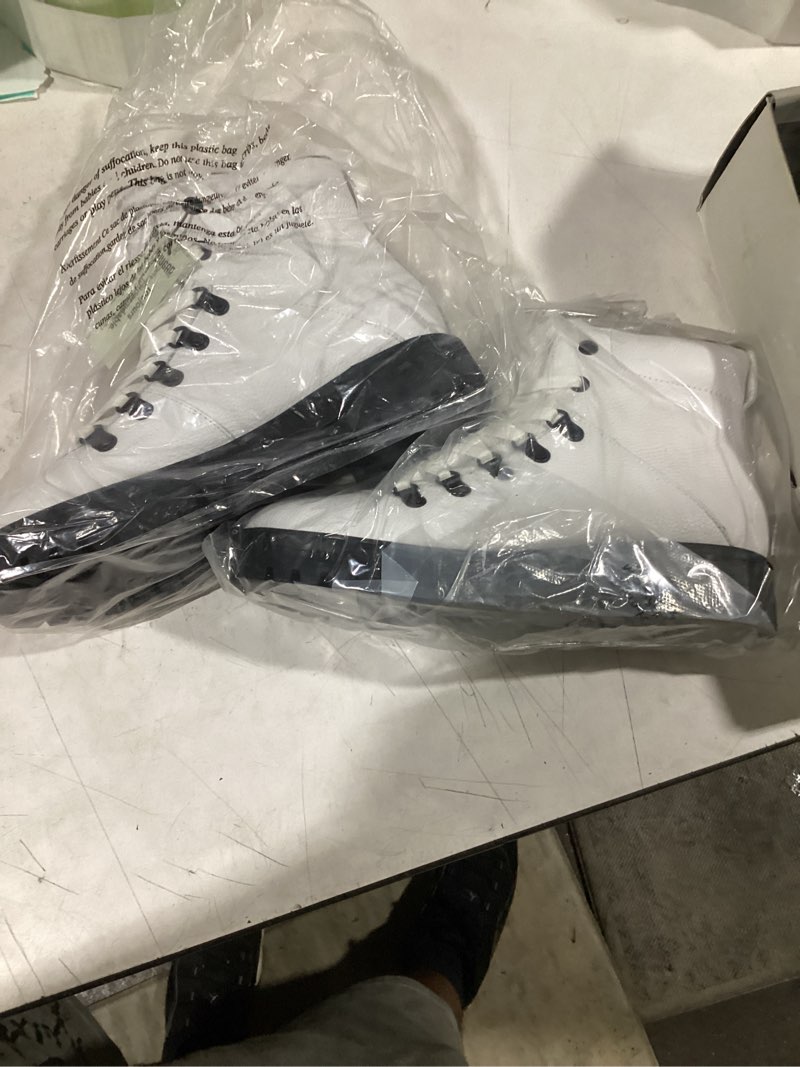 Condition photo showing Good Condition for cougar nash waterproof white leather 10 m