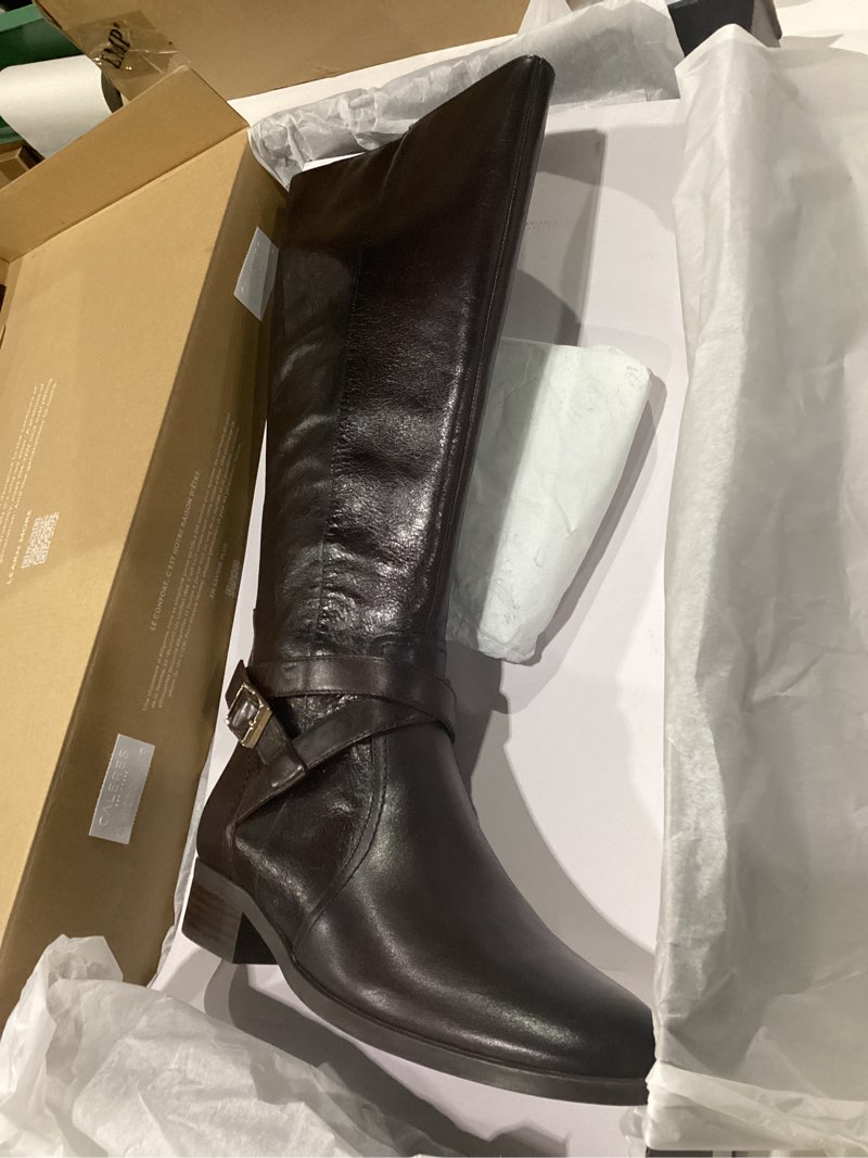Condition photo showing New/Like New for naturalizer rena2 boots 7.5 wide dark brown leather