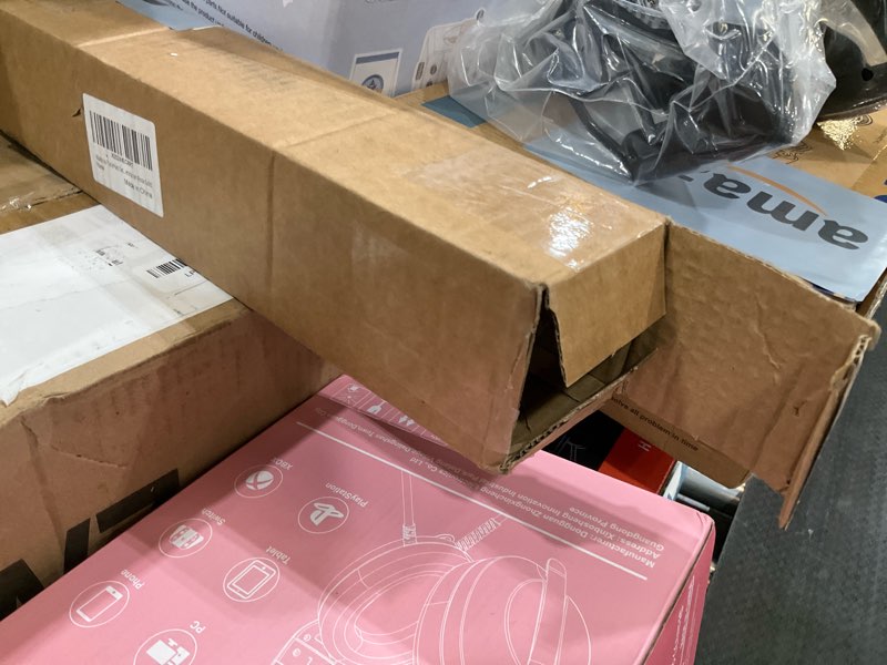 Mabbcoo Placemats Set of 6, Round Hollow Out Flowers Place Mats for Dining Table Pressed Vinyl Bloom