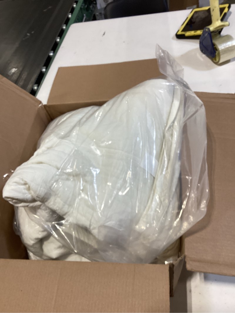 Condition photo showing Good Condition for cozytide white oversized king quilt 120x120,stone-washed cotton lightweight oversized king bedspread,3 pieces extra large modern california king coverlet set ultra soft oversized king 120x120 milk white-cross