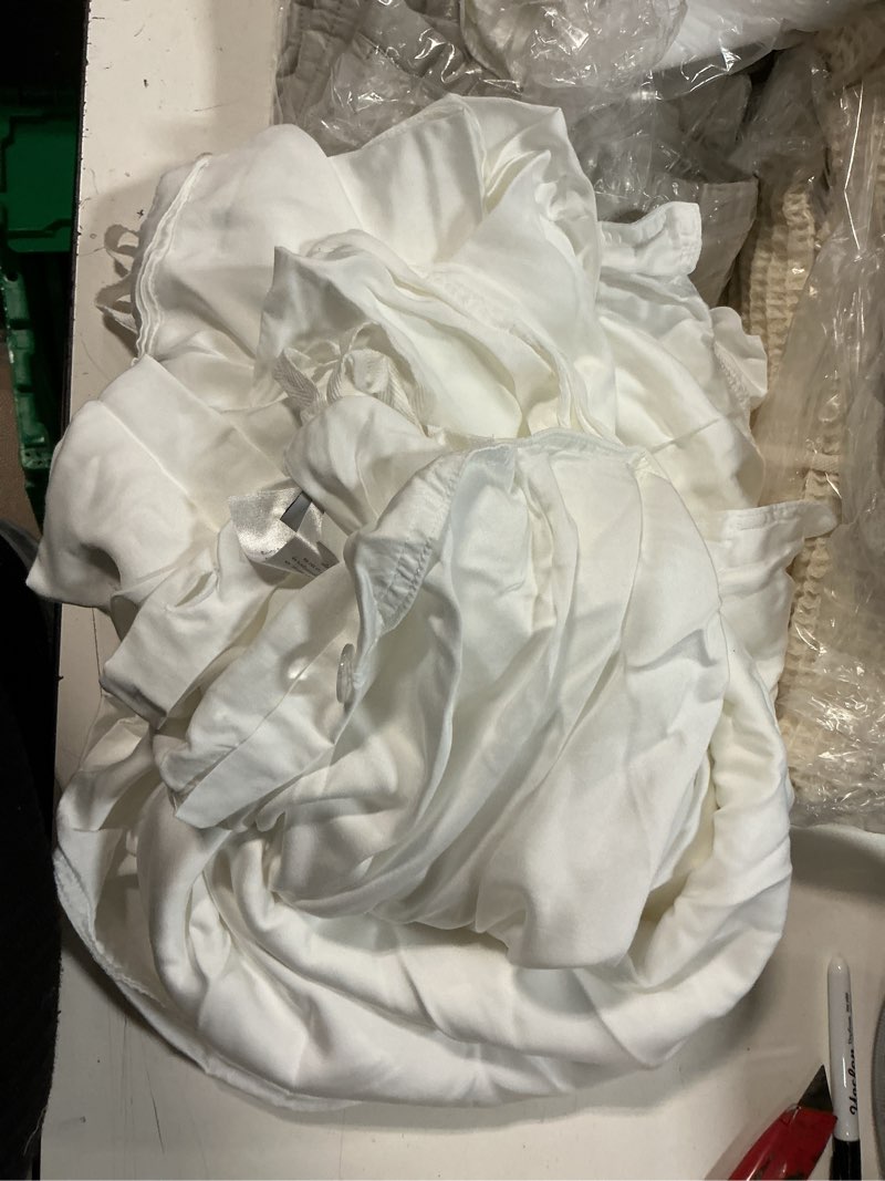 Condition photo showing Good Condition for bamboo duvet cover, full/queen, white