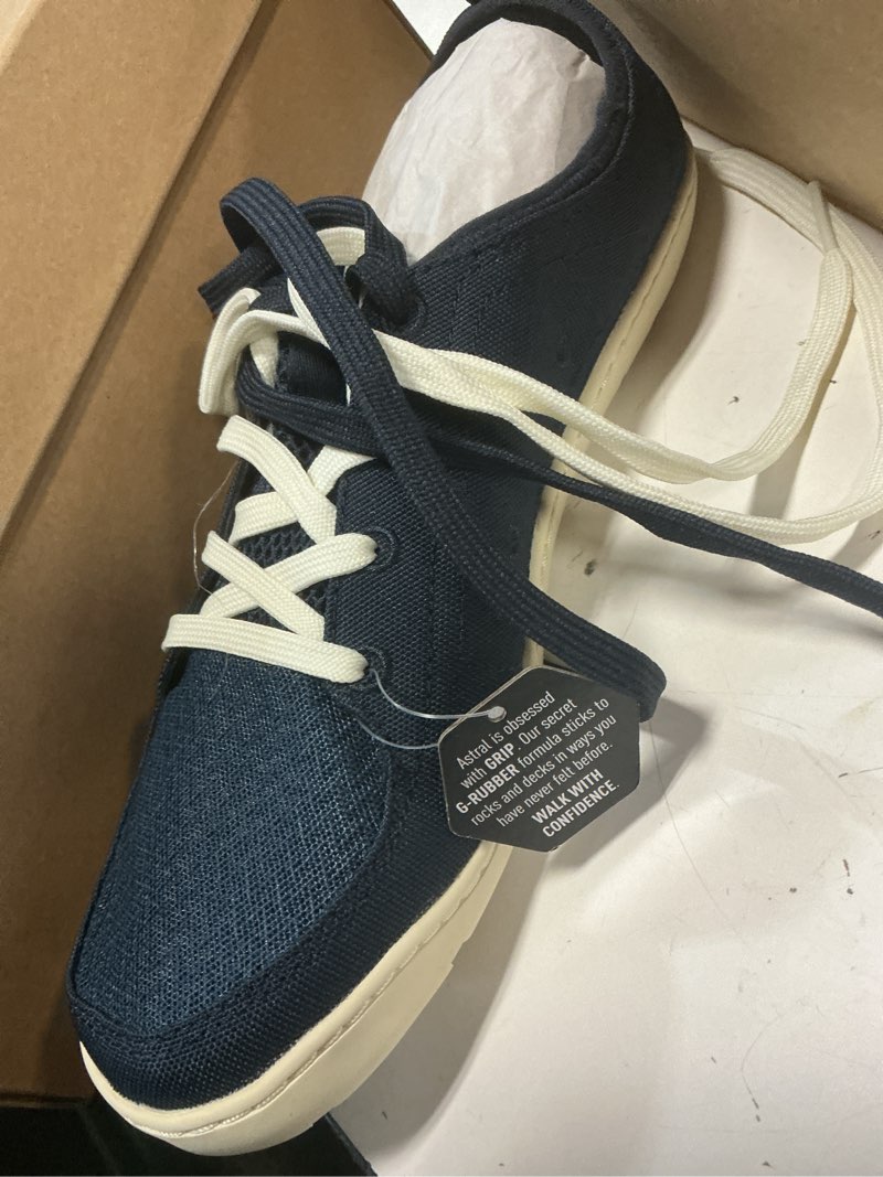 Condition photo showing New/Like New for astral loyak w's (size:9)
