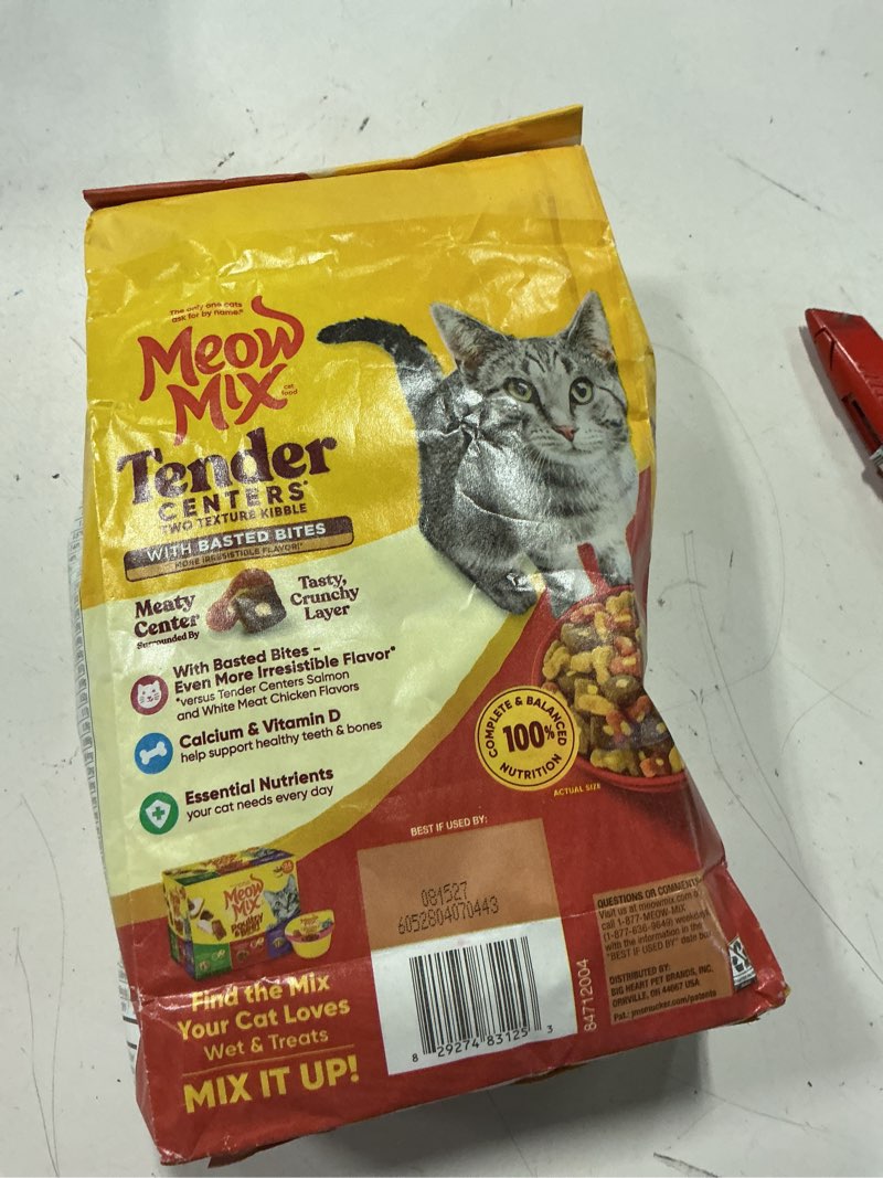 Condition photo showing New/Like New for meow mix tender centers with basted bites, beef & salmon flavors, dry cat food, 3 lb. bag